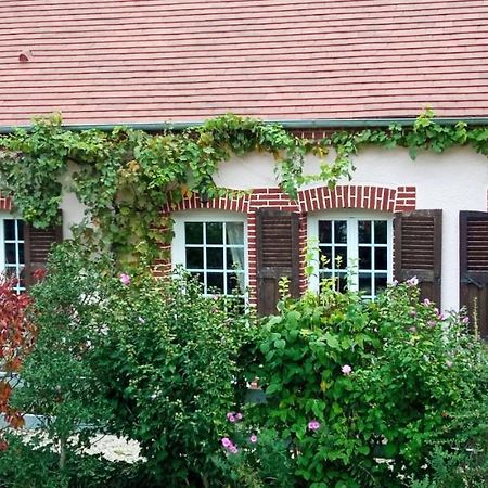 Chantilly ,Petit Dejeuner Et Table D'Hotes Possible Noyers  Exterior foto