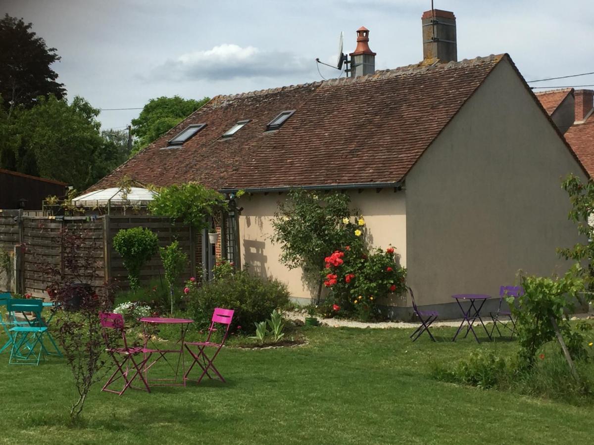 Chantilly ,Petit Dejeuner Et Table D'Hotes Possible Noyers (Loiret) Exterior foto