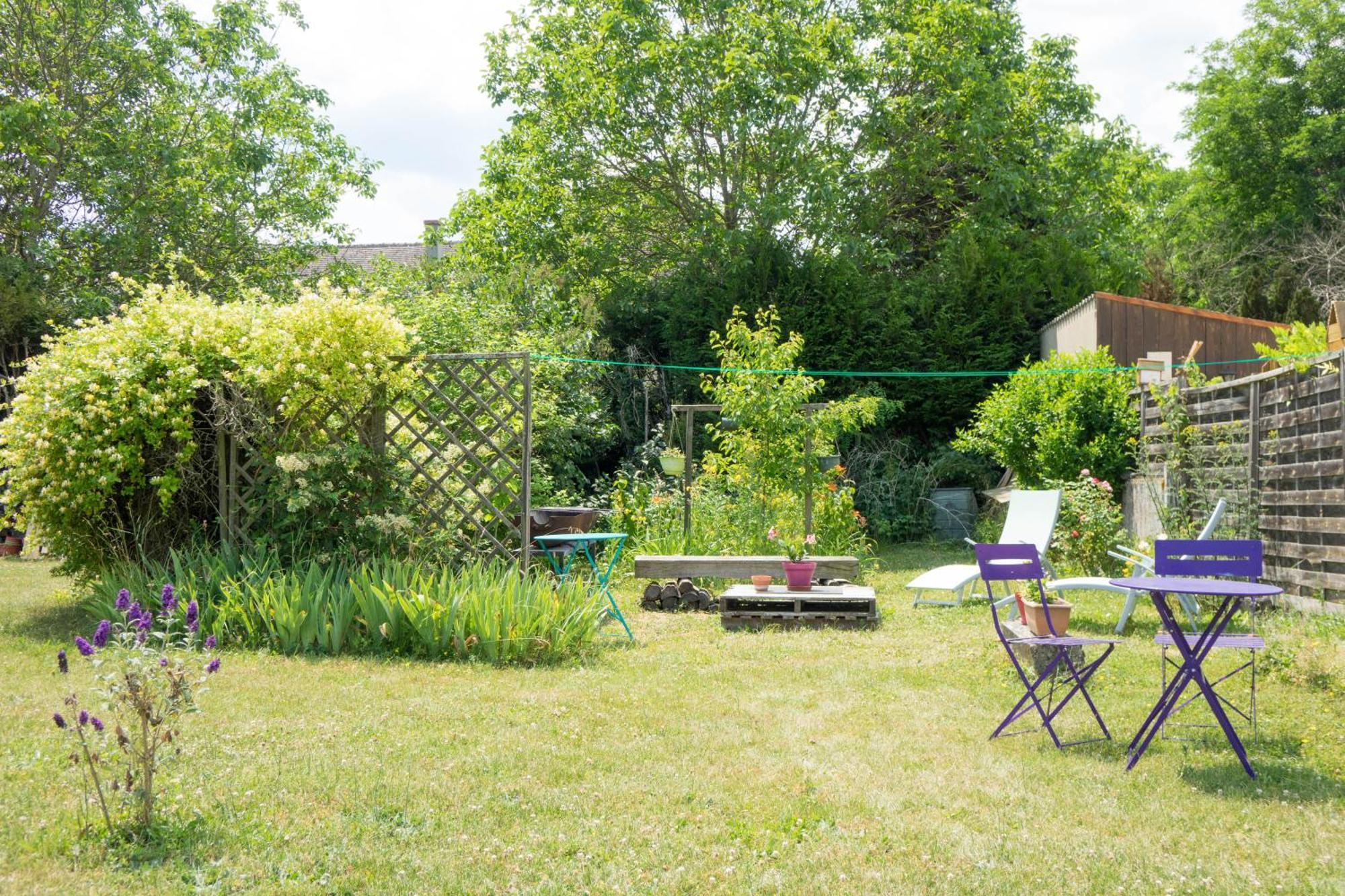 Chantilly ,Petit Dejeuner Et Table D'Hotes Possible Noyers  Exterior foto