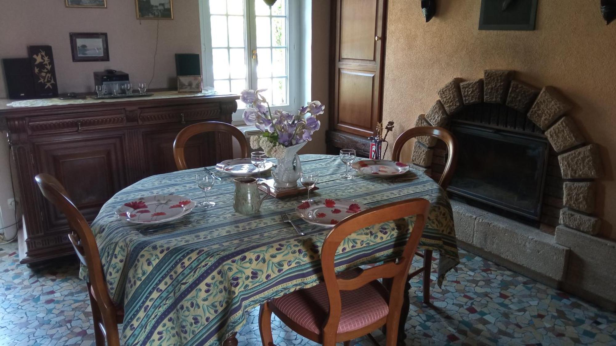 Chantilly ,Petit Dejeuner Et Table D'Hotes Possible Noyers  Exterior foto