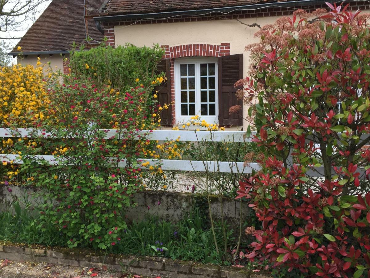 Chantilly ,Petit Dejeuner Et Table D'Hotes Possible Noyers (Loiret) Exterior foto